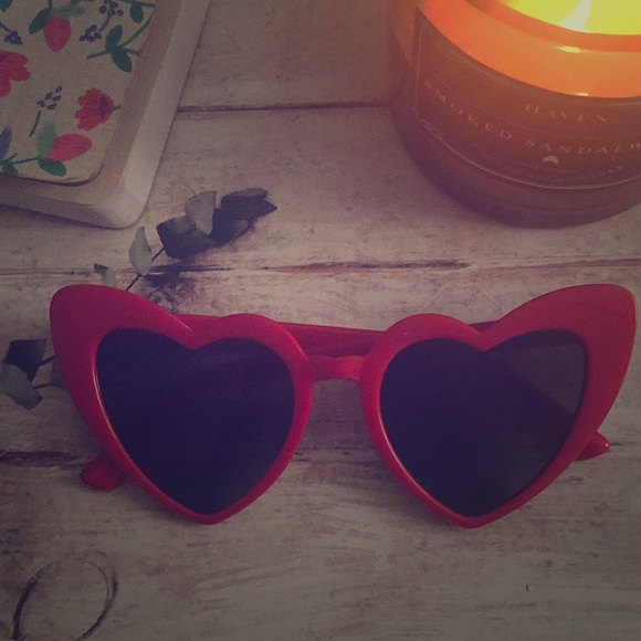 Red Heart Sunglasses - Picture 3 of 4